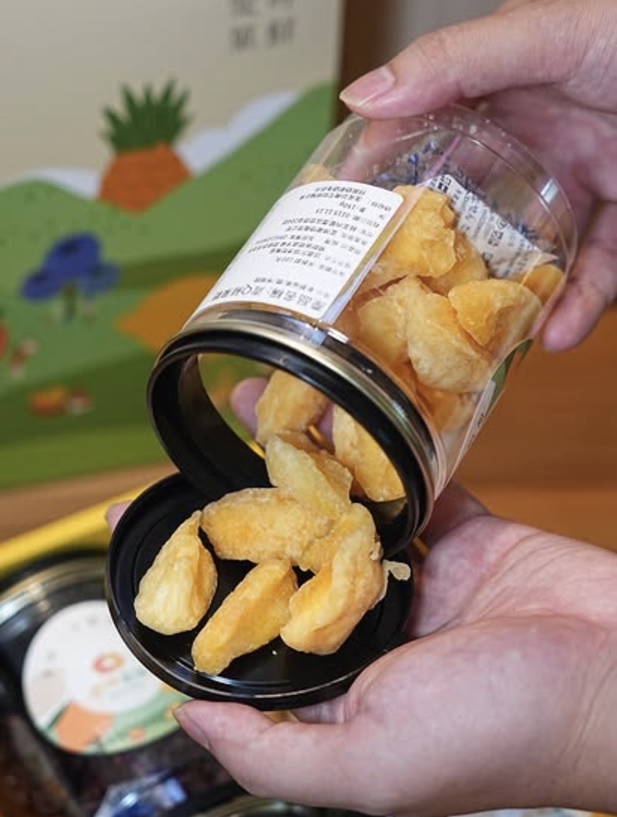 [愛呷菓鮮]   果乾界天花板，從產地到餐桌，把水果最美的模樣留下來，每一款都能免費試吃，難怪大家都狂買！
